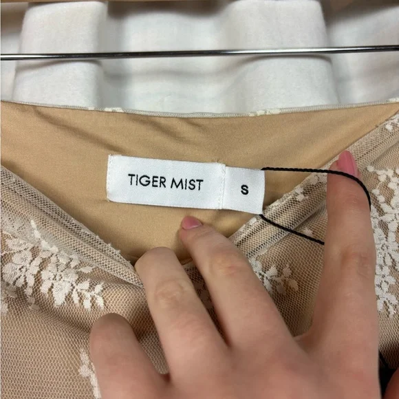 NWT Tiger Mist Karolina White Lace and Nude Maxi Skirt - Picture 6 of 6